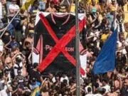 帕尔马新赛季二客球衣引争议，死忠球迷Tifo抗议：请尊重历史
