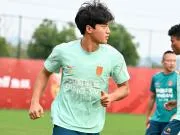 19岁零172天的杨铭锐替补上场，上演个人国足一线队首秀