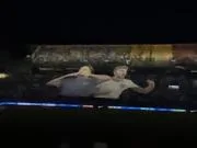 今日津门虎赛前展示三面看台TIFO,主角为基莱斯与哈达斯