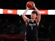 游刃有余,李贤重全场16投8中,三分13中7砍下26分14板4助