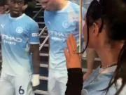 太阳报：成人电影演员违规穿曼城球衣，表示哈兰德是贝林男友