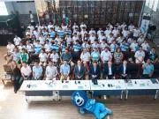 泽尼特高层率队赴上体交流,并与体育管理学生合影留念