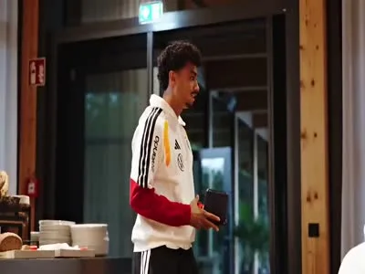在埃布努塔利布完成德国队首秀之后,他的前俱乐部队...