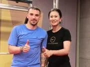 韩端在健身房偶遇斯坦丘：他居然也是看过我进球视频的老外