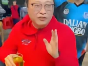 成都球迷与大连球迷赛后喝酒，直言：心已经死了