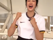 赵丽娜:中国足球太需要一场彻彻底底的胜利