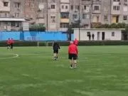 距离对阵迪纳摩城的比赛仅剩数日，维拉斯尼亚队内部...