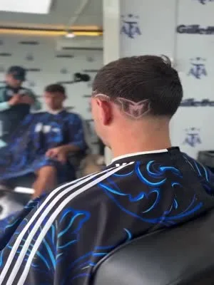 迪布将新发型献给莱奥 💇🏼‍♂️Ⓜ️埃米利亚诺·...