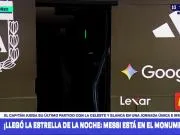 即将迎来阿根廷国家队最后一战,梅西抵达球场后面带笑容