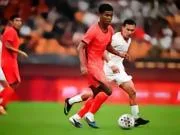 半场:国足遭压制0-0塔吉克斯坦,韦世豪远射造险+染黄