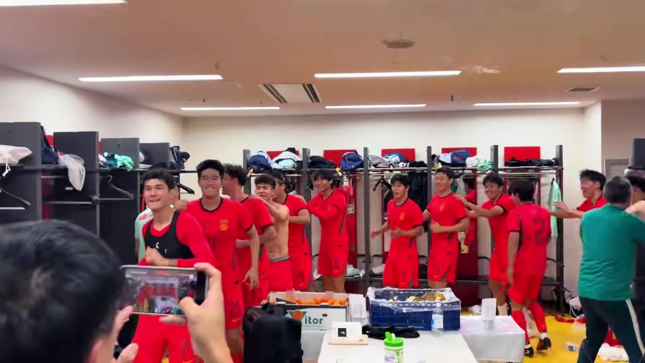 接着奏乐接着舞!李昊:更衣室大家都在跳舞,安东尼奥跳得最热烈