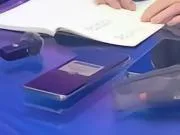 央视发布贺炜解说片段，他的手机打开了APP并收到推送