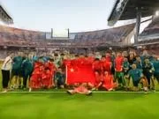 贺炜:“恭喜中国队!”我说给了很多其他队伍,但这一次送给国足
